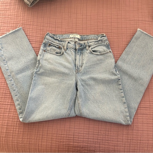 Abercrombie Mid Rise Curve Love 90s Straight Jeans - Picture 3 of 6